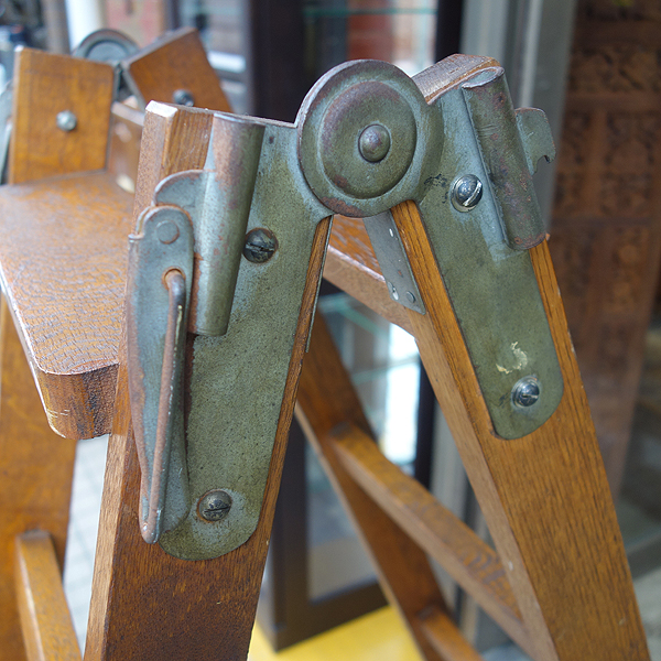 レトロな木製脚立が入荷しました | 骨董品の買取なら杉並区の道具屋 慈光