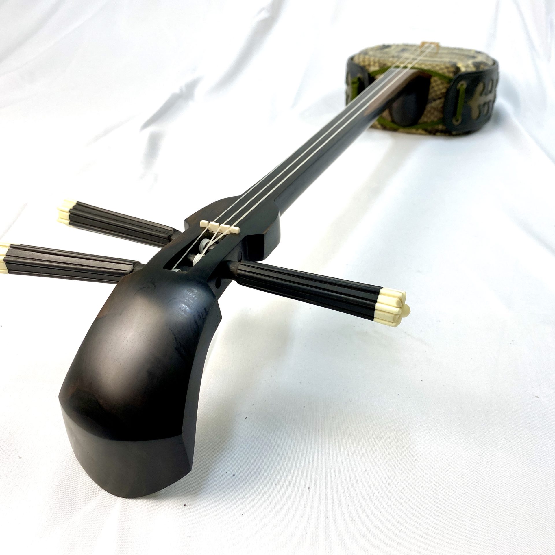 三味線 黒塗与那城？真壁型？ベルト付き ユナー スンチー沖縄 弦楽器 琉球