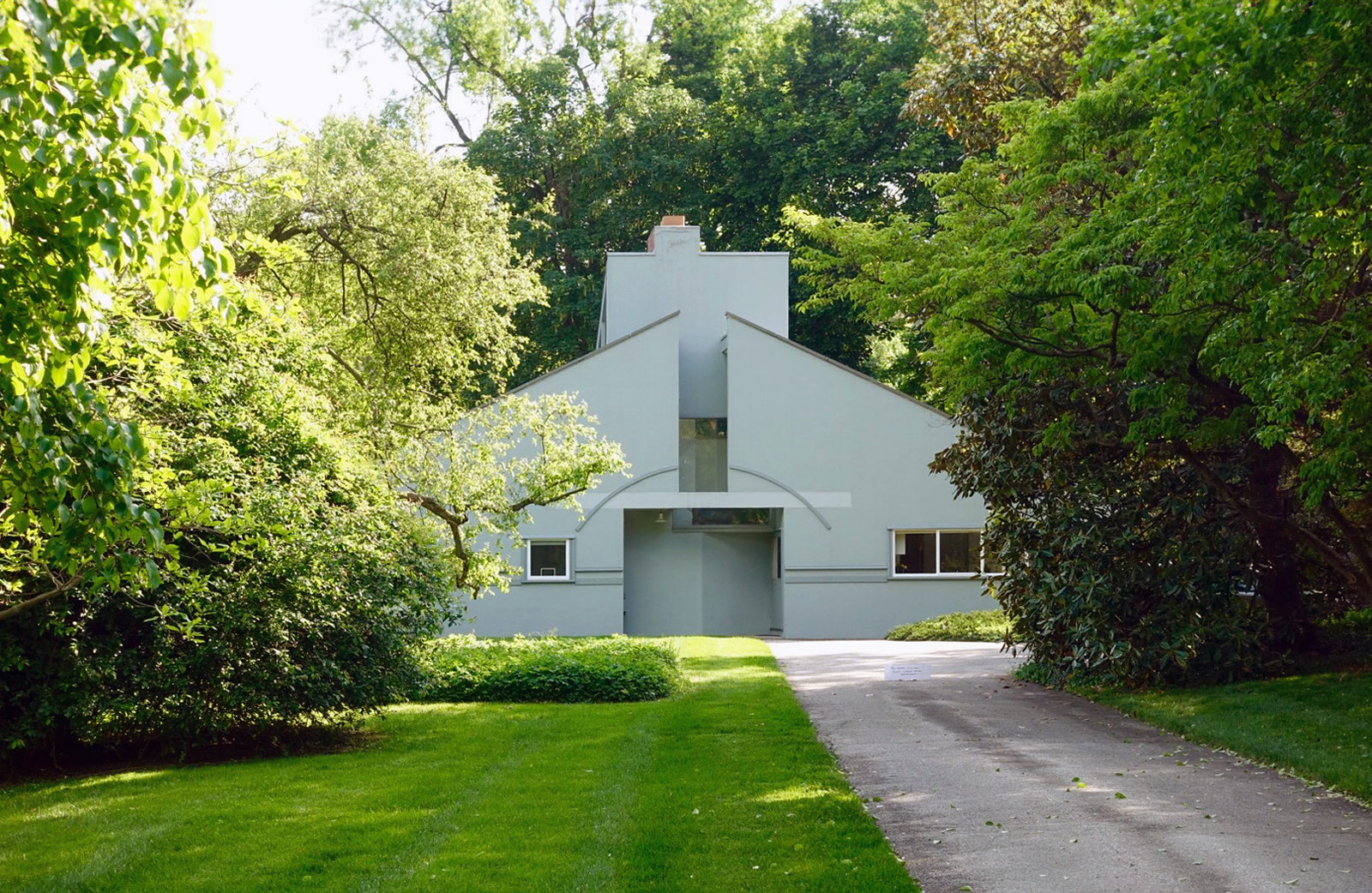 Vanna Venturi House by Robert Venturi: Complexity & Contradiction