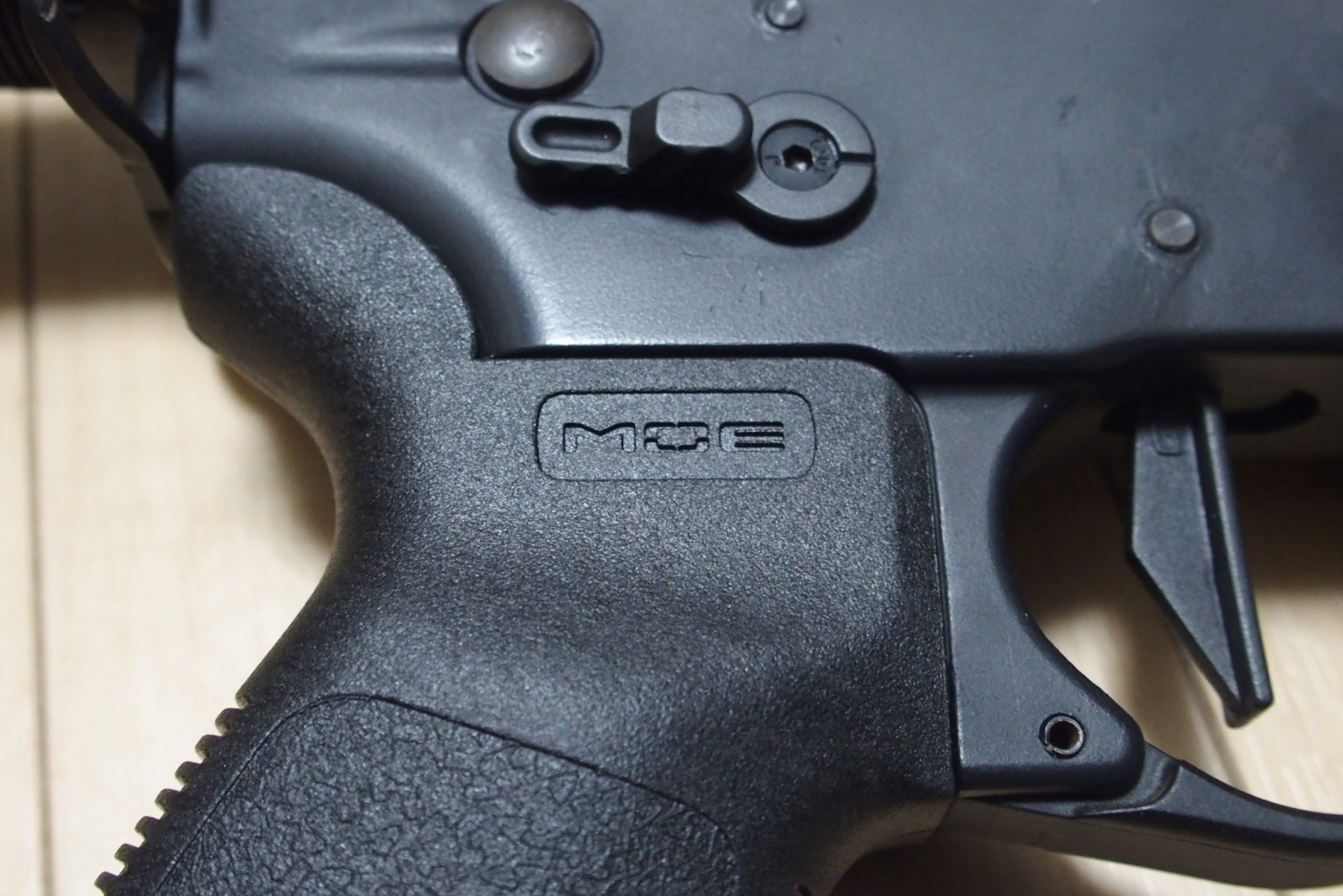 トレポンのモータブラシ交換ついでにFCC MAGPUL MOEグリップを付けて