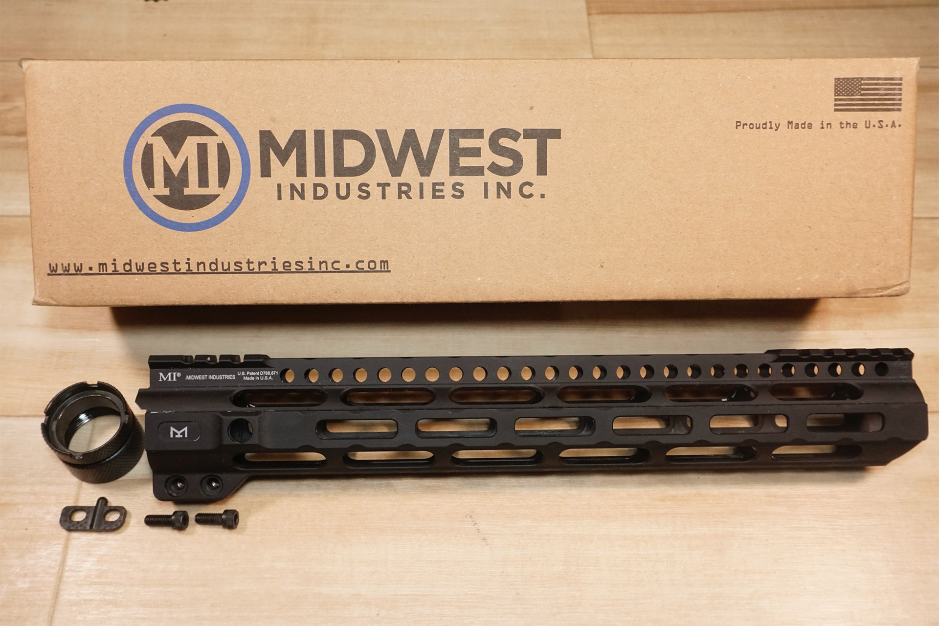 Midwest Industries Combat Rail Lightweightハンドガード 12.625