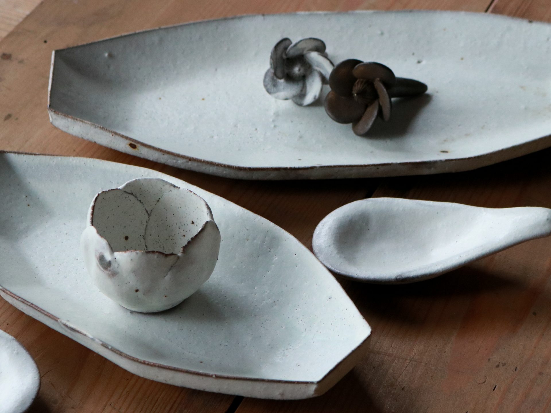 土の温かみと形の愛らしさと風合いが魅力のうつわ【村上直子(器の