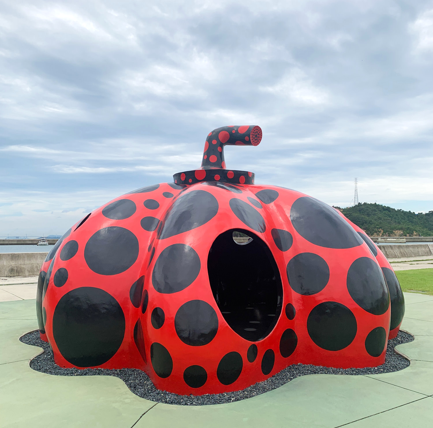 直島限定】草間彌生ミュージアムグッズ 《NAOSHIMA RED PUMPKIN》に注目！