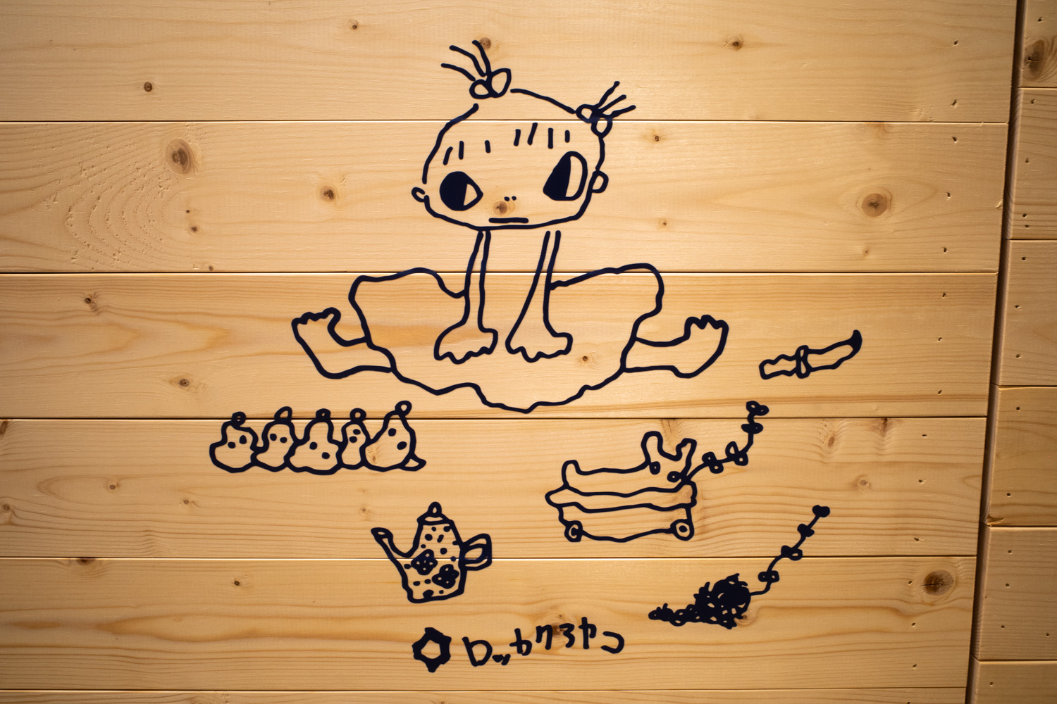 ロッカクアヤコ展】1000部限定ポスターほか〜ミュージアムグッズ展開に