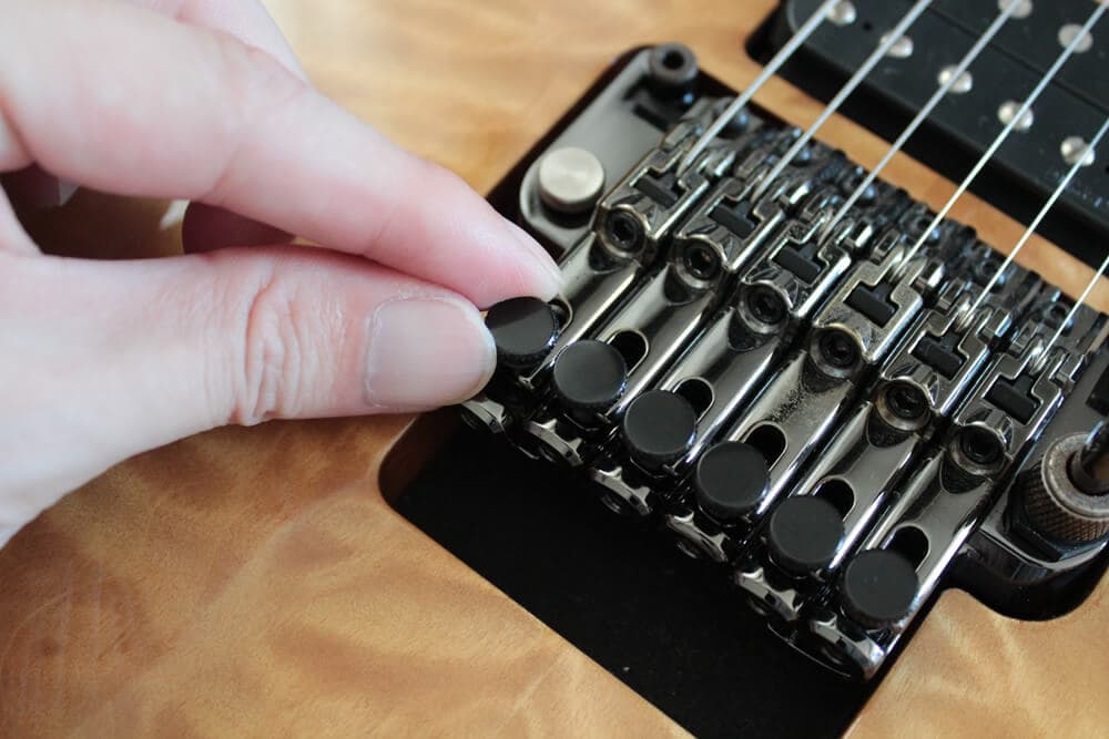 フロイドローズ搭載のエレキギターについて【エレキギター博士】