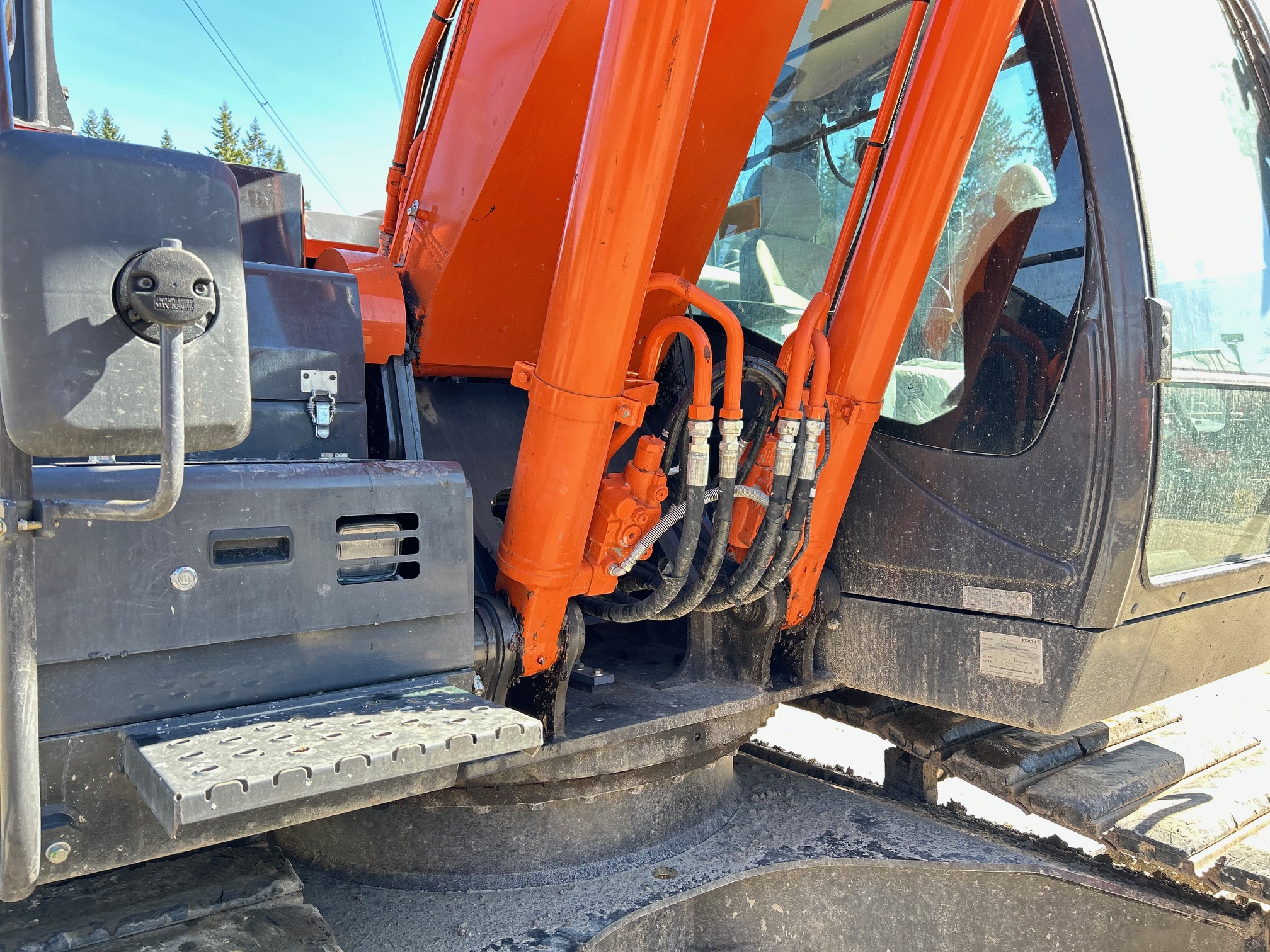 2020 HITACHI ZX200-6 - Darling Sons Intl