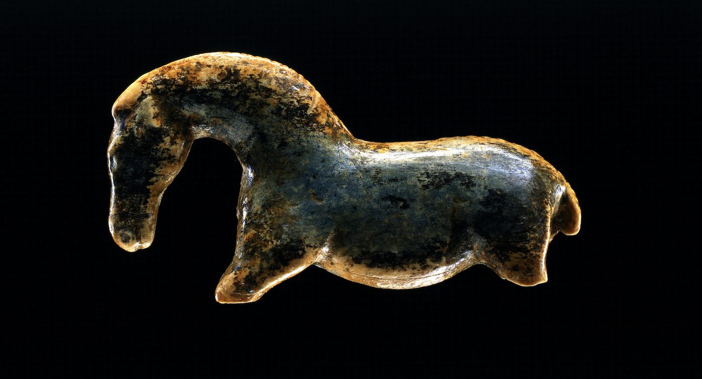 約4万年前にマンモスの象牙で作られた世界最古の馬の彫像 | カラパイア