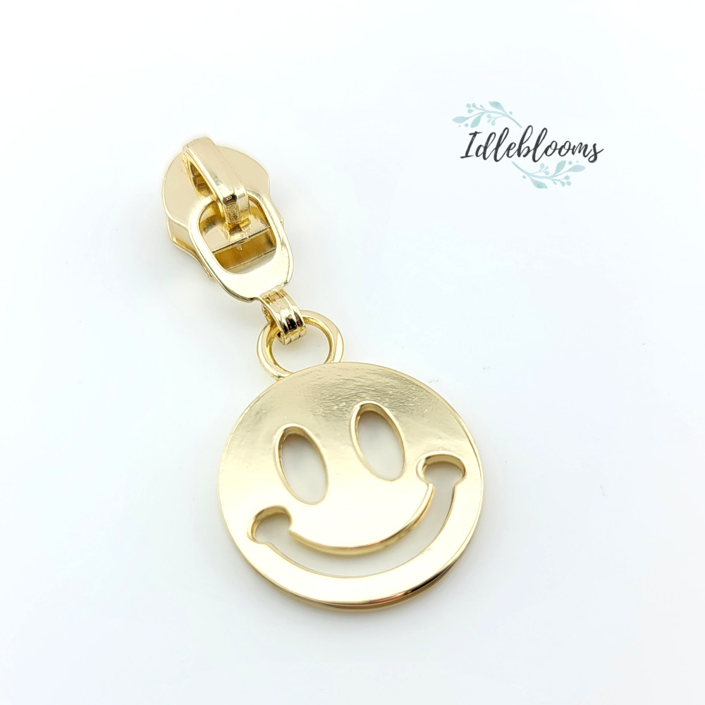 Smiley Face #5 Zipper Pull * Idleblooms