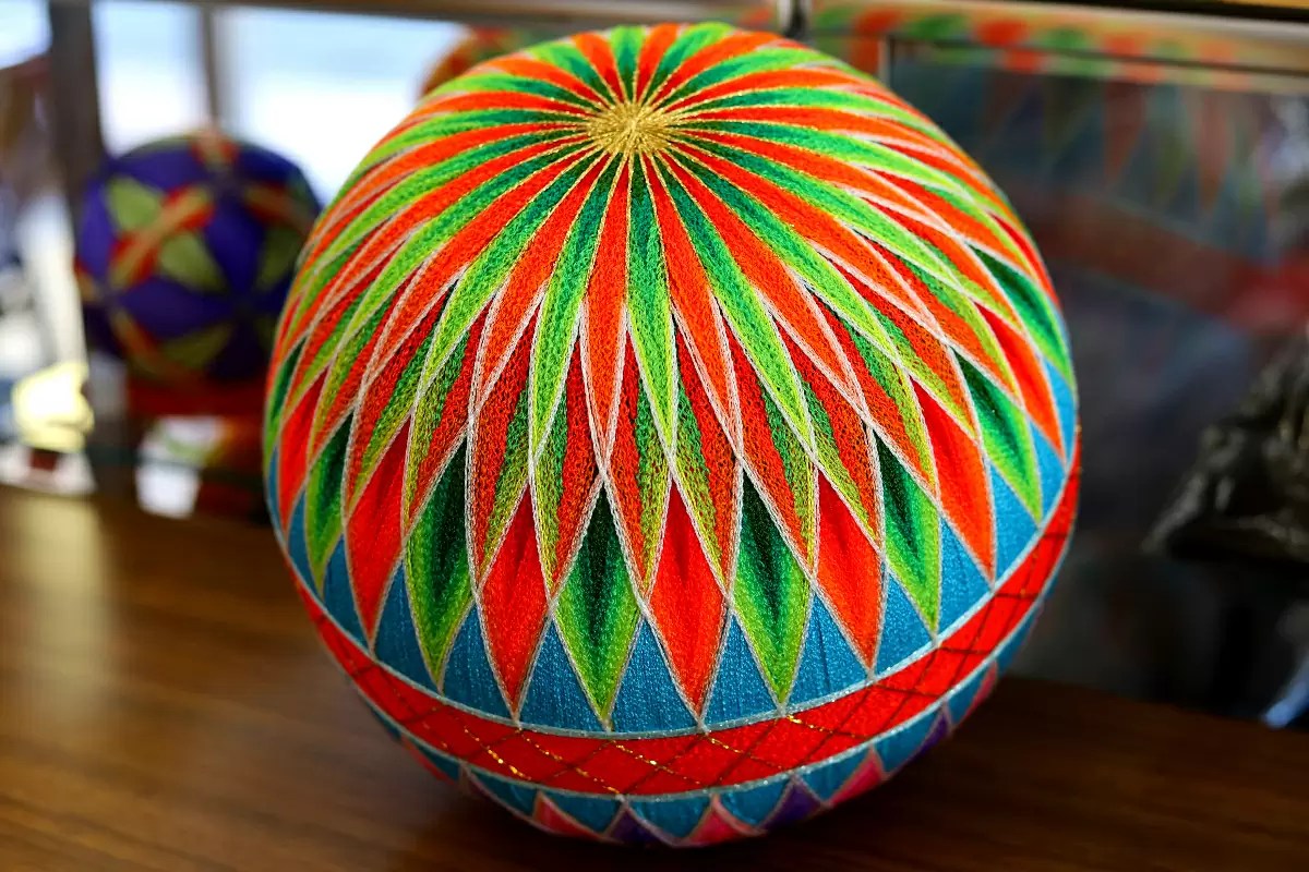 福岡県柳川市で親しまれている「さげもん」に欠かせない「柳川まり」を