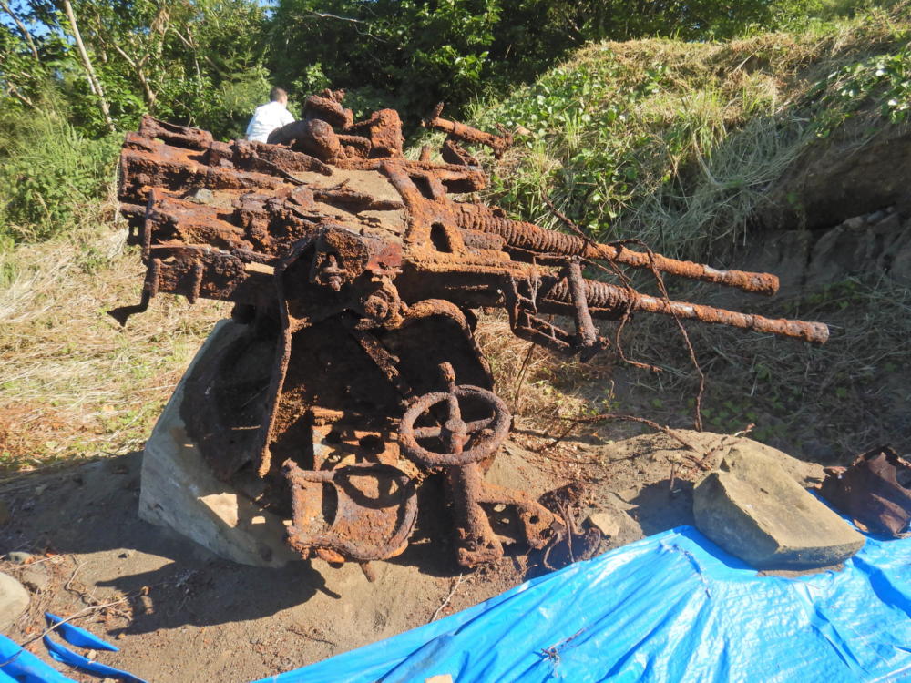 千鳥付近の機銃と弾薬庫（2024年発掘・硫黄島） | 小笠原マルベリー