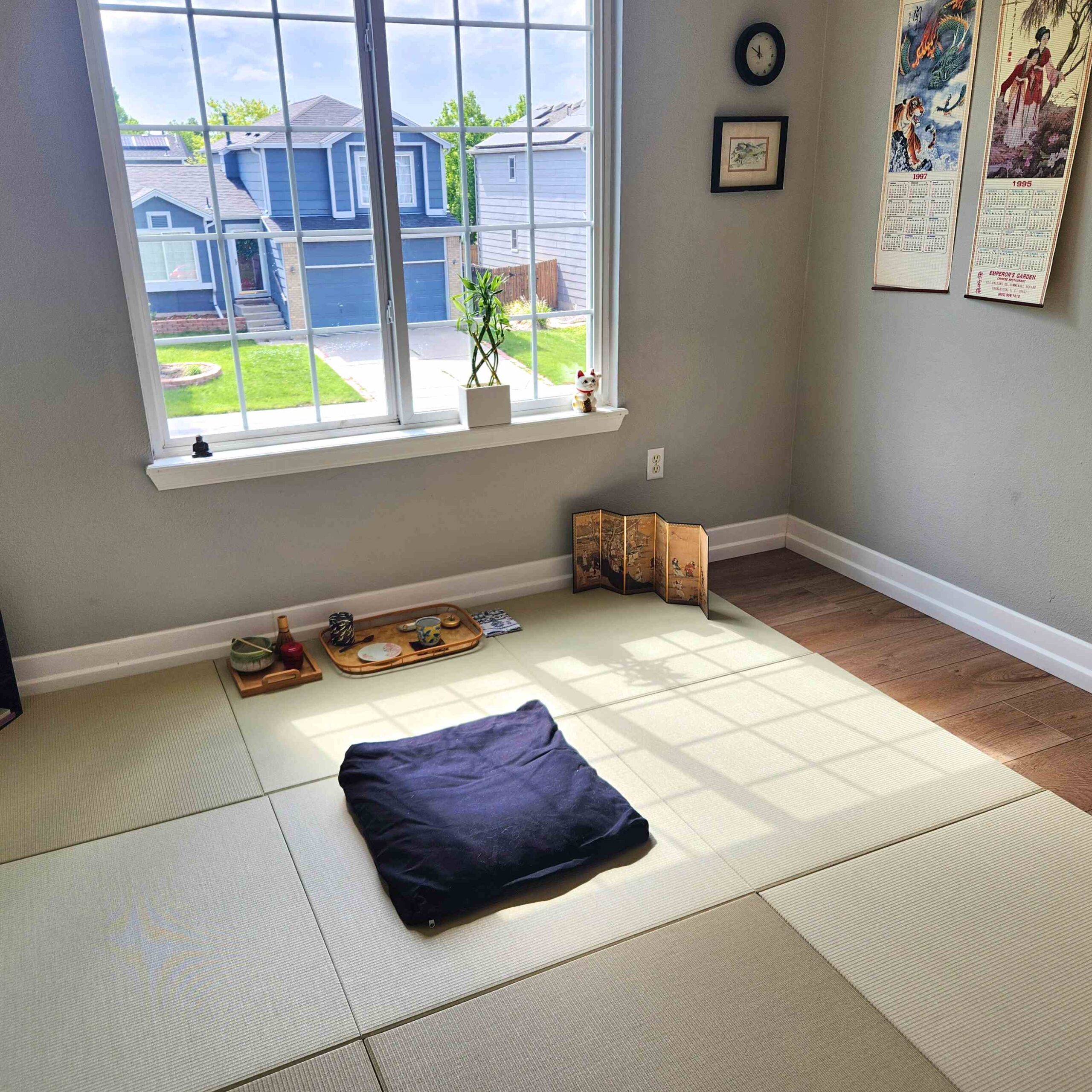 Experience Japanese Tatami Abroad: A Peaceful Wasabi-Green Room in