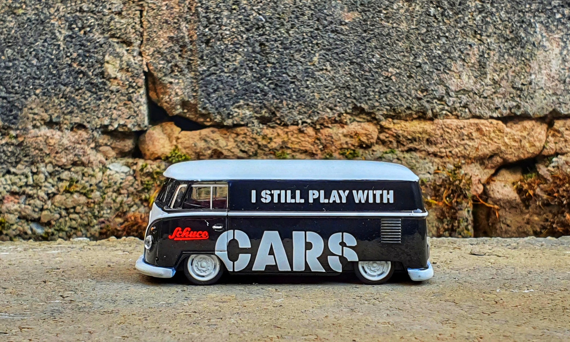 Lower altitude, increased attitude: Schuco Volkswagen T1 “Lowrider