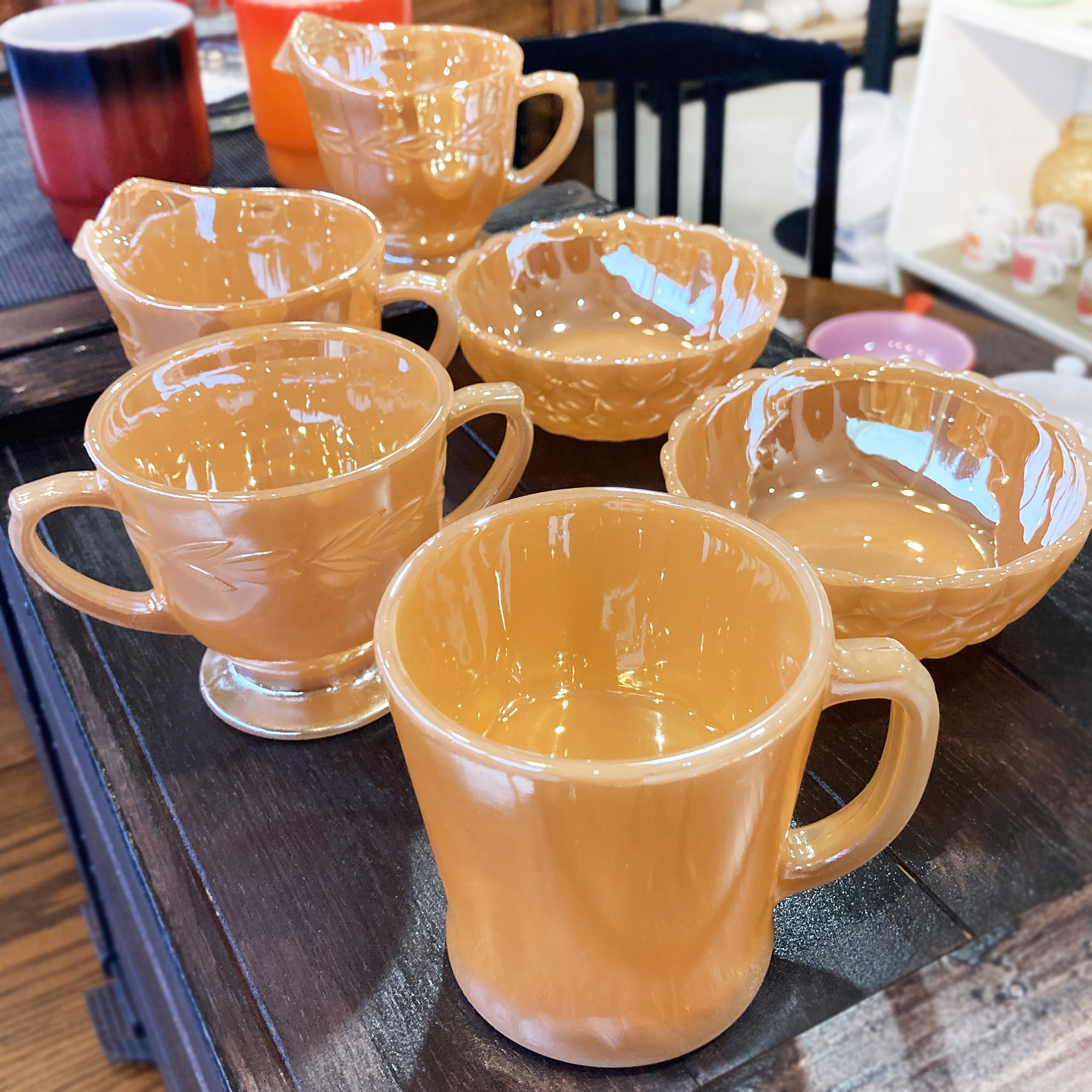 Fire-king 1960年代製造ピーチラスターのキラキラ食器たち | マメチコ