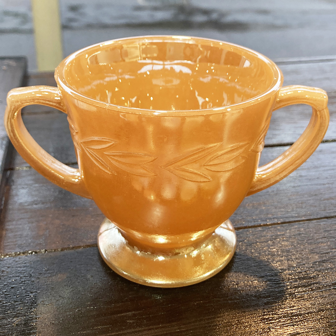 Fire-king 1960年代製造ピーチラスターのキラキラ食器たち | マメチコ