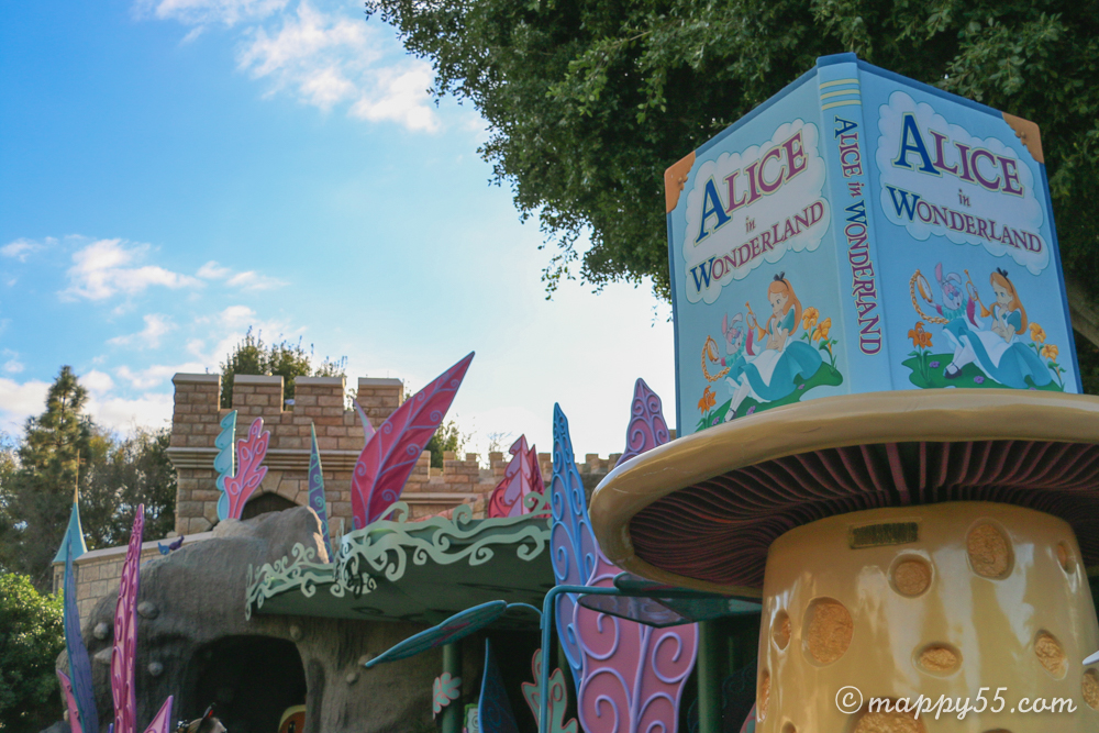 カリフォルニアのディズニーランドにしかないアトラクション！アリス