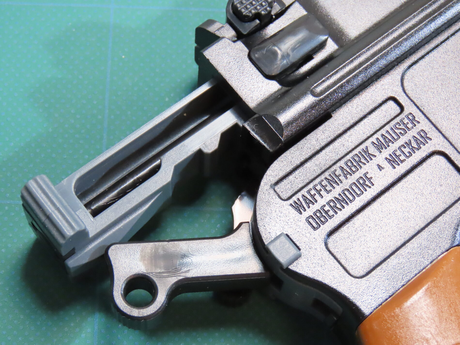 中国製教材銃_モーゼルC96_プラスチックス製玩具 | 「現在準備中」個人