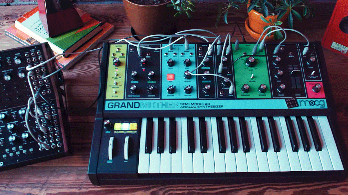 Moogがセミモジュラータイプのシンセを続々リリース。今度は32鍵