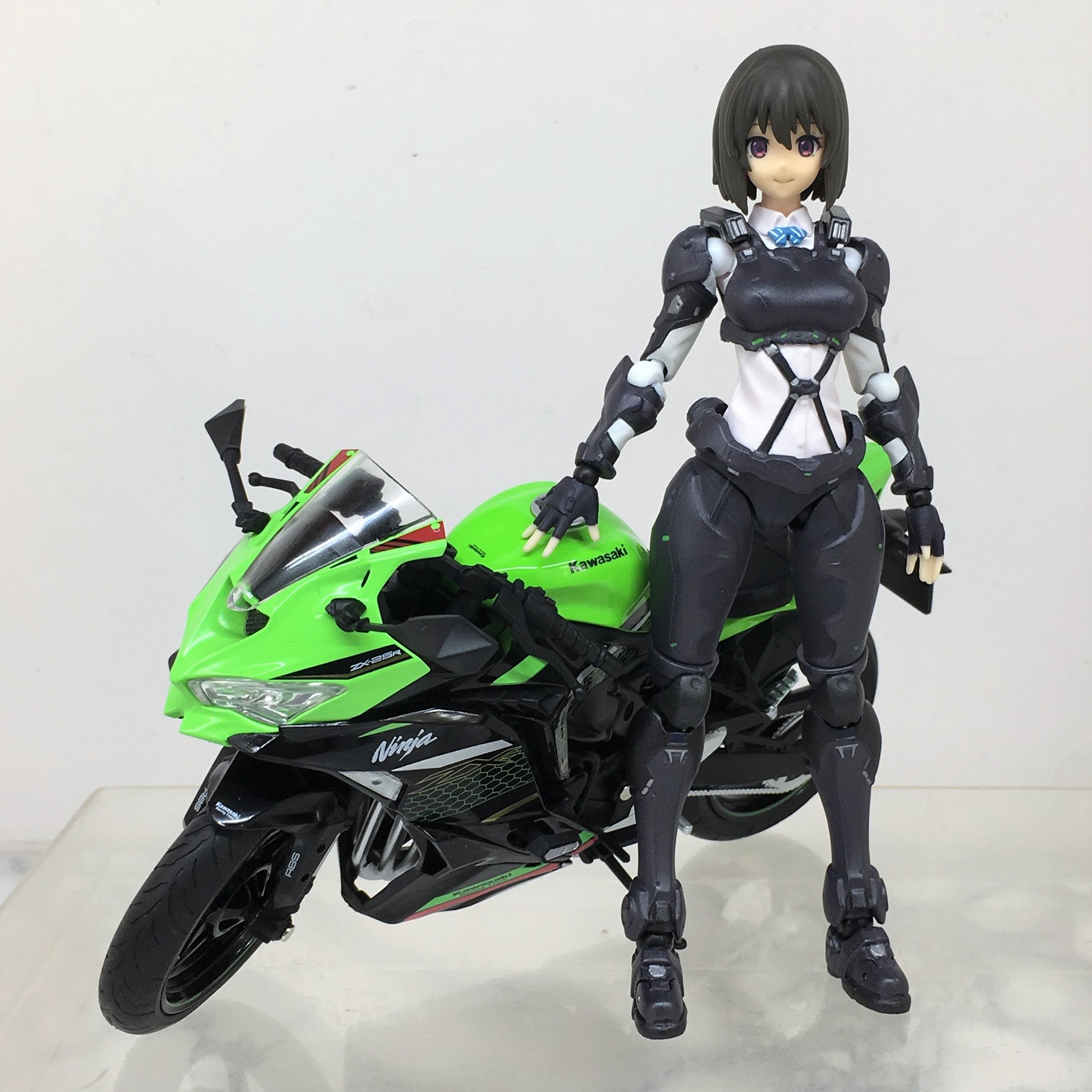 1/12【 KAWASAKI Ninja《 ZX-25R 》ライムグリーン×エボニー】②