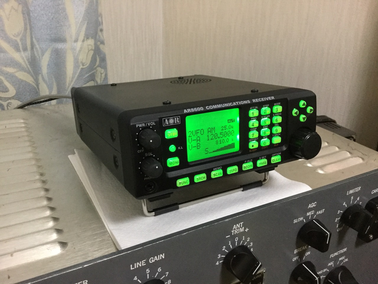 エアーバンドど素人が AOR AR8600 Mark2を使ってみた | 超入門：真空管