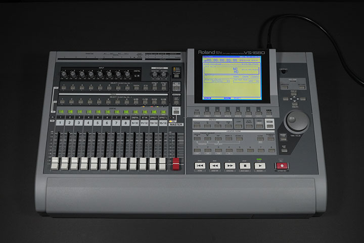 デジタル・スタジオ・ワークステーション Roland VS-1680 | Visual