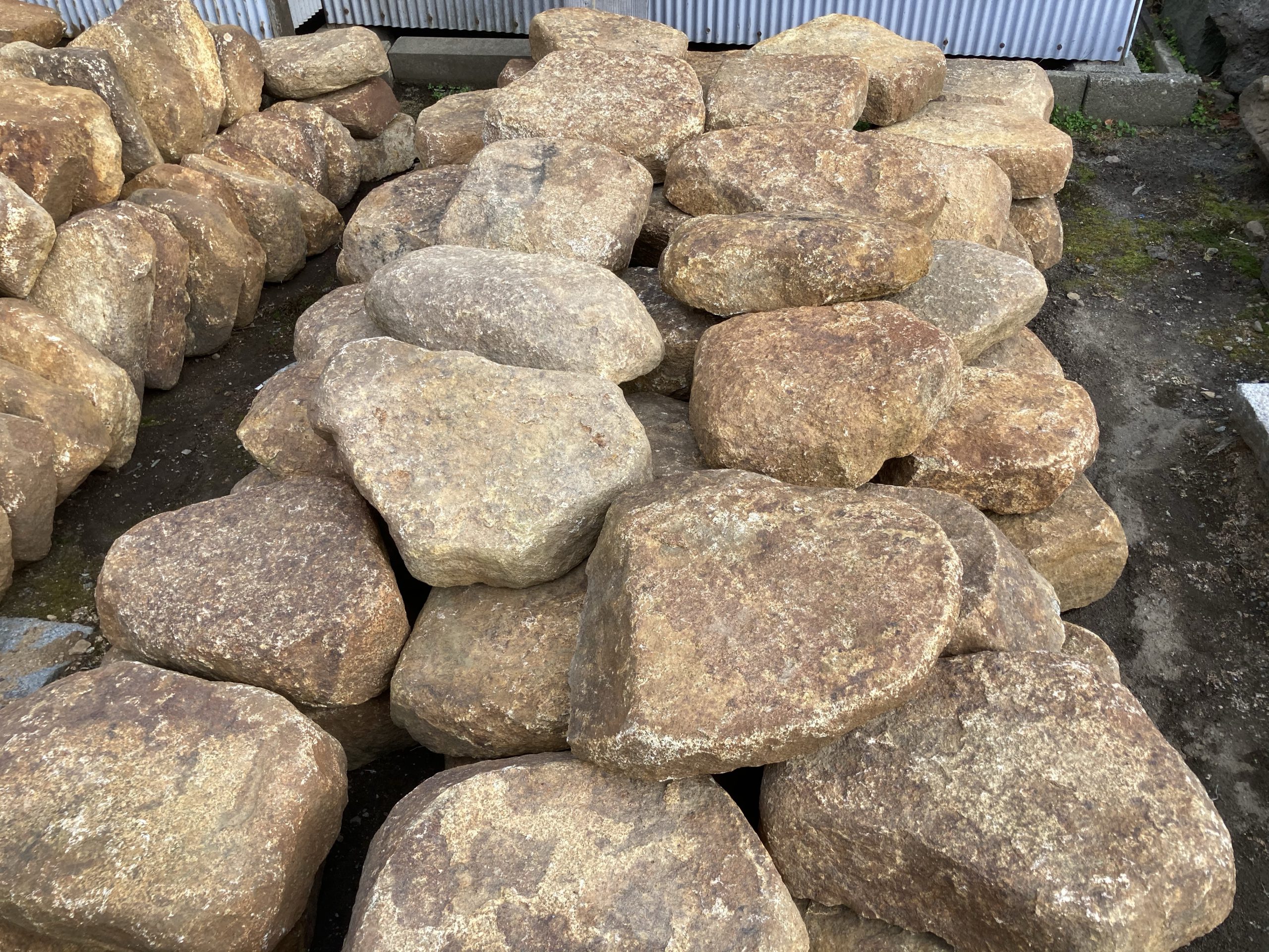 鞍馬飛び石入荷 | 庭造りと石材販売の森田園