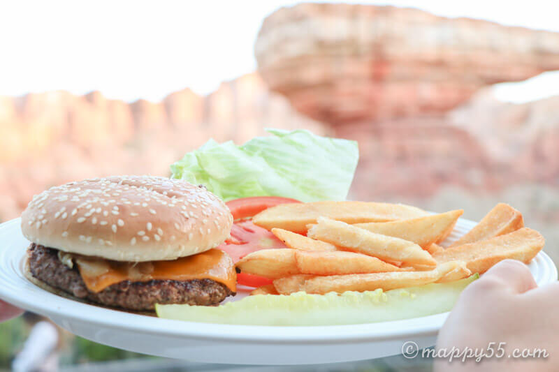 レストラン】カーズランドにあるフローのV8カフェ！ | Mappy's Disney