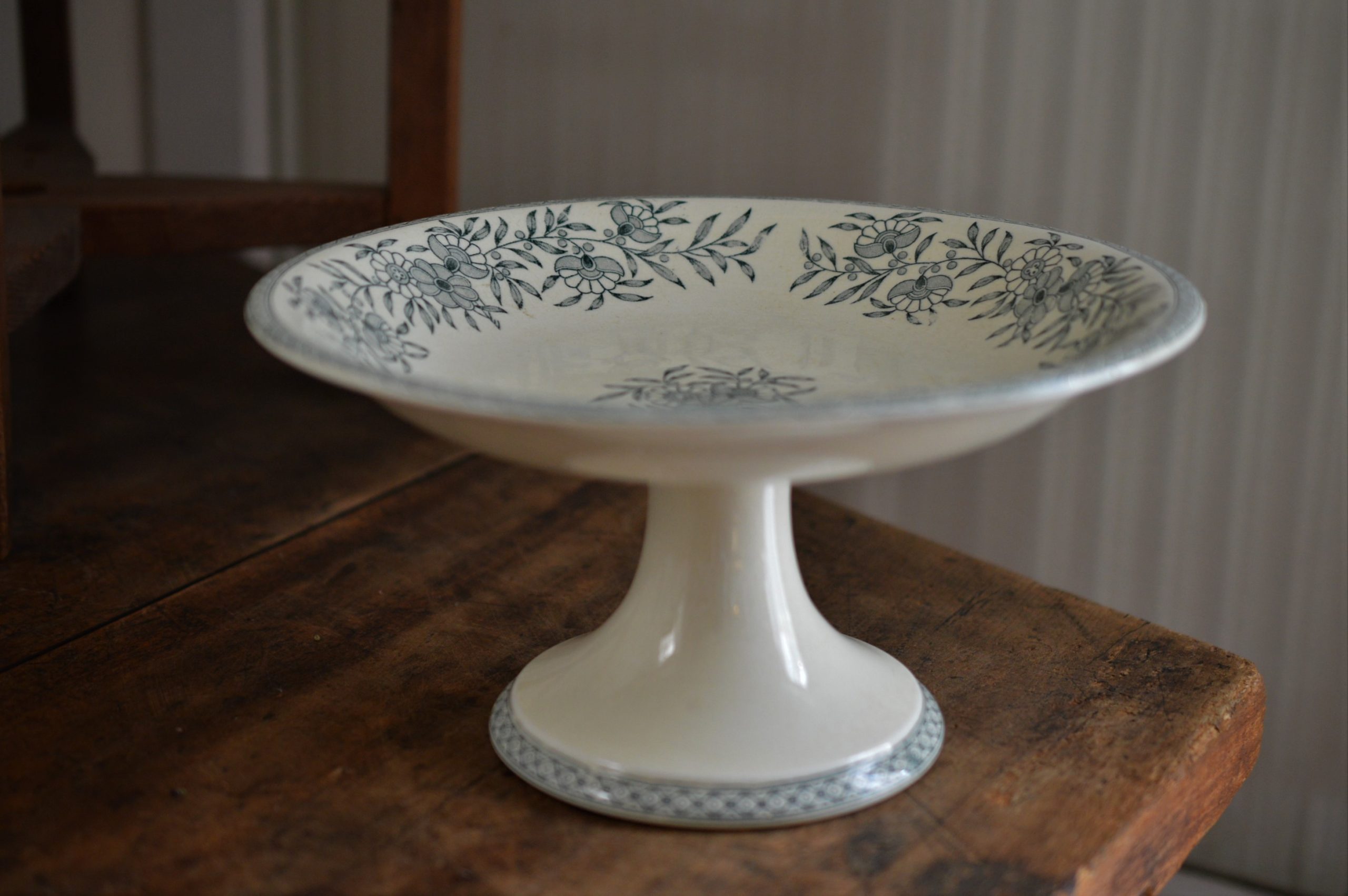 Societe Ceramique Maastricht 薄青緑色の花の絵柄のコンポティエ