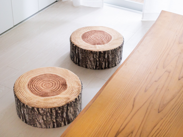 部屋が癒しの空間に！ニトリのプチプラ「切り株クッション」 | イエモネ