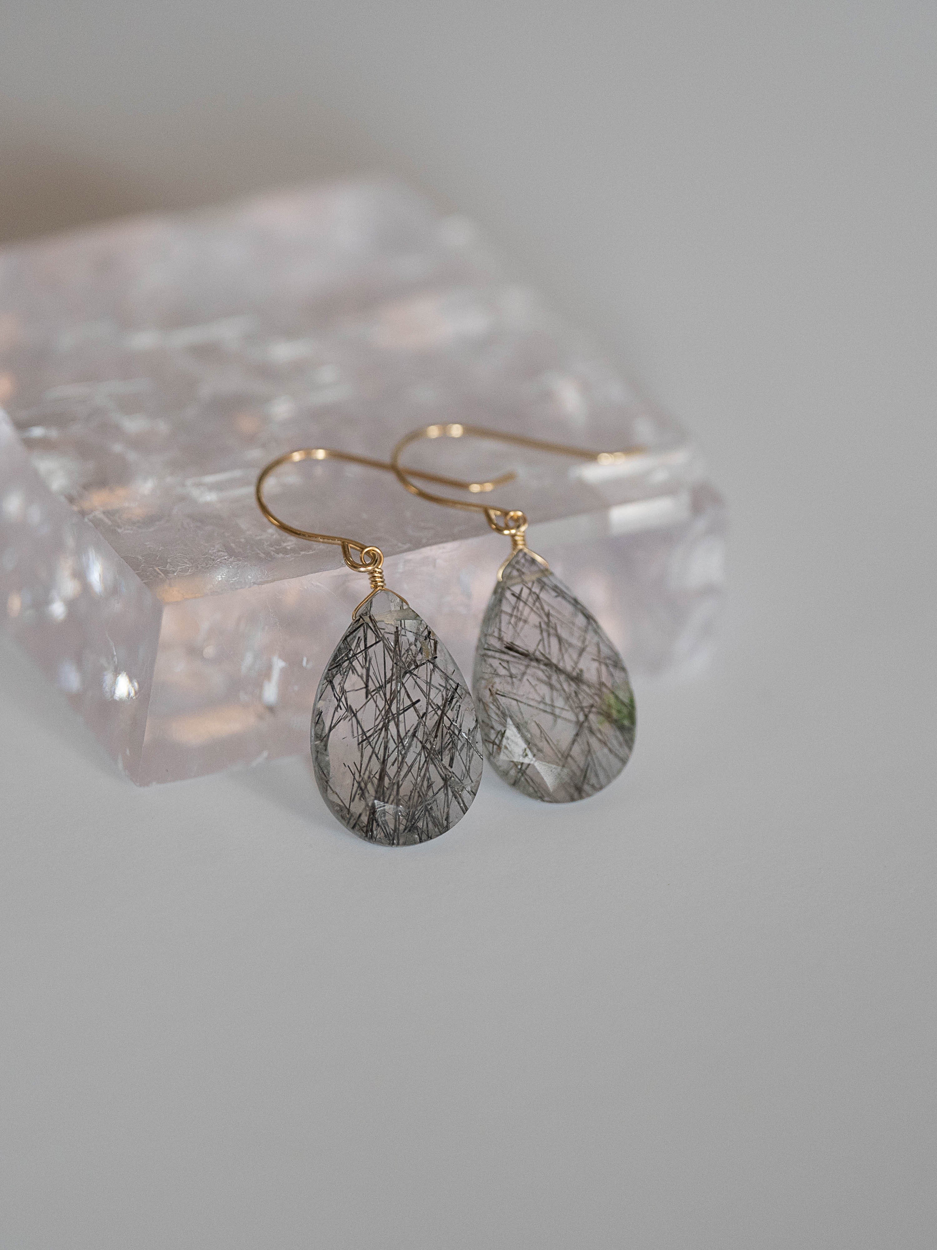 Black stone jewelry｜IDIOS