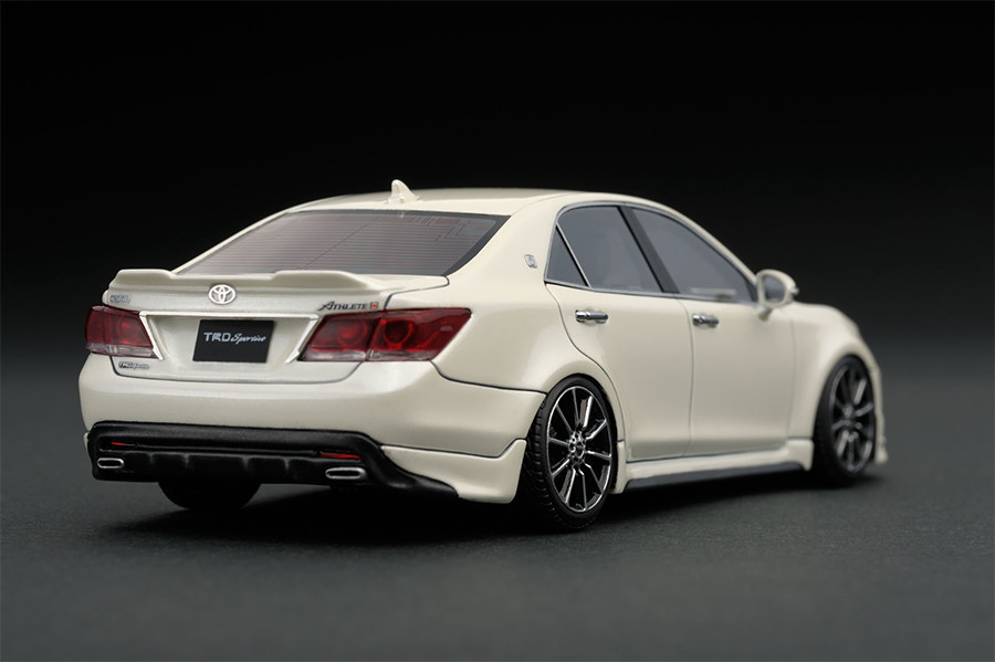 IG0391 1/43 Toyota Crown Athlete G TRD Sportivo White | LINE UP