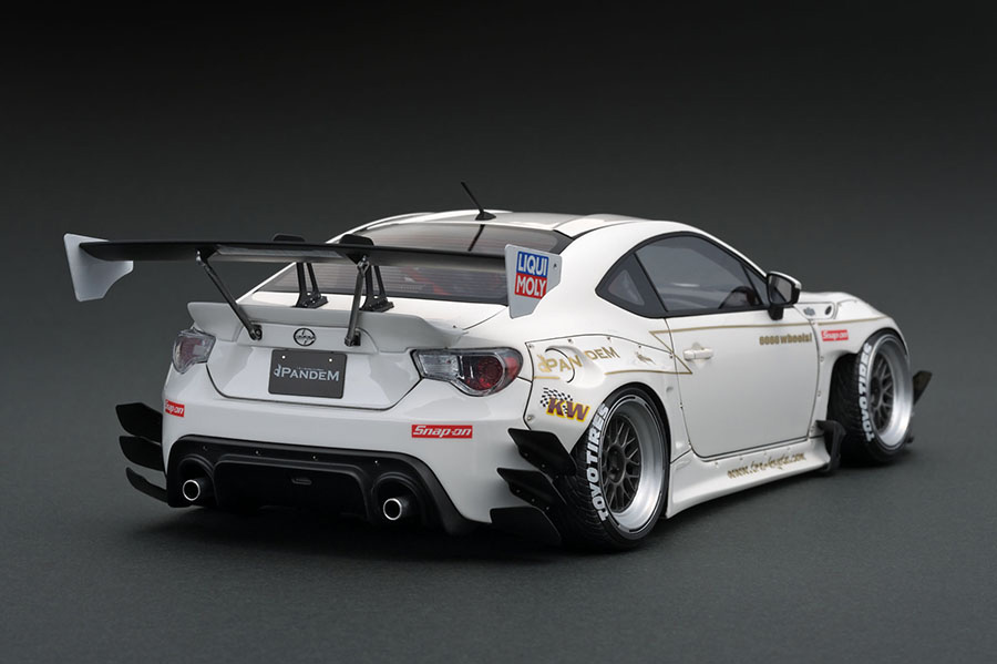 IG1356 1/18 PANDEM TOYOTA 86 V3 White With Mr. Miura | LINE UP