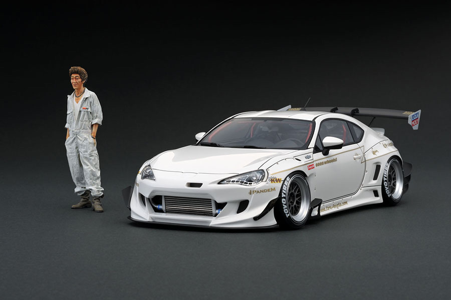 IG1356 1/18 PANDEM TOYOTA 86 V3 White With Mr. Miura | LINE UP