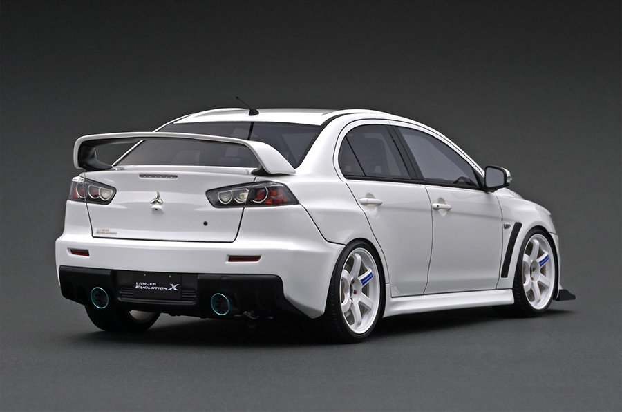 IG2294 1/18 Mitsubishi Lancer Evolution X (CZ4A) White | LINE UP