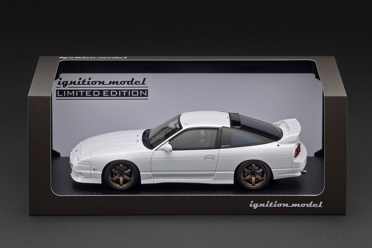 IG3765 1/18 Nissan 180SX TYPE X (RPS13) White With Display Case