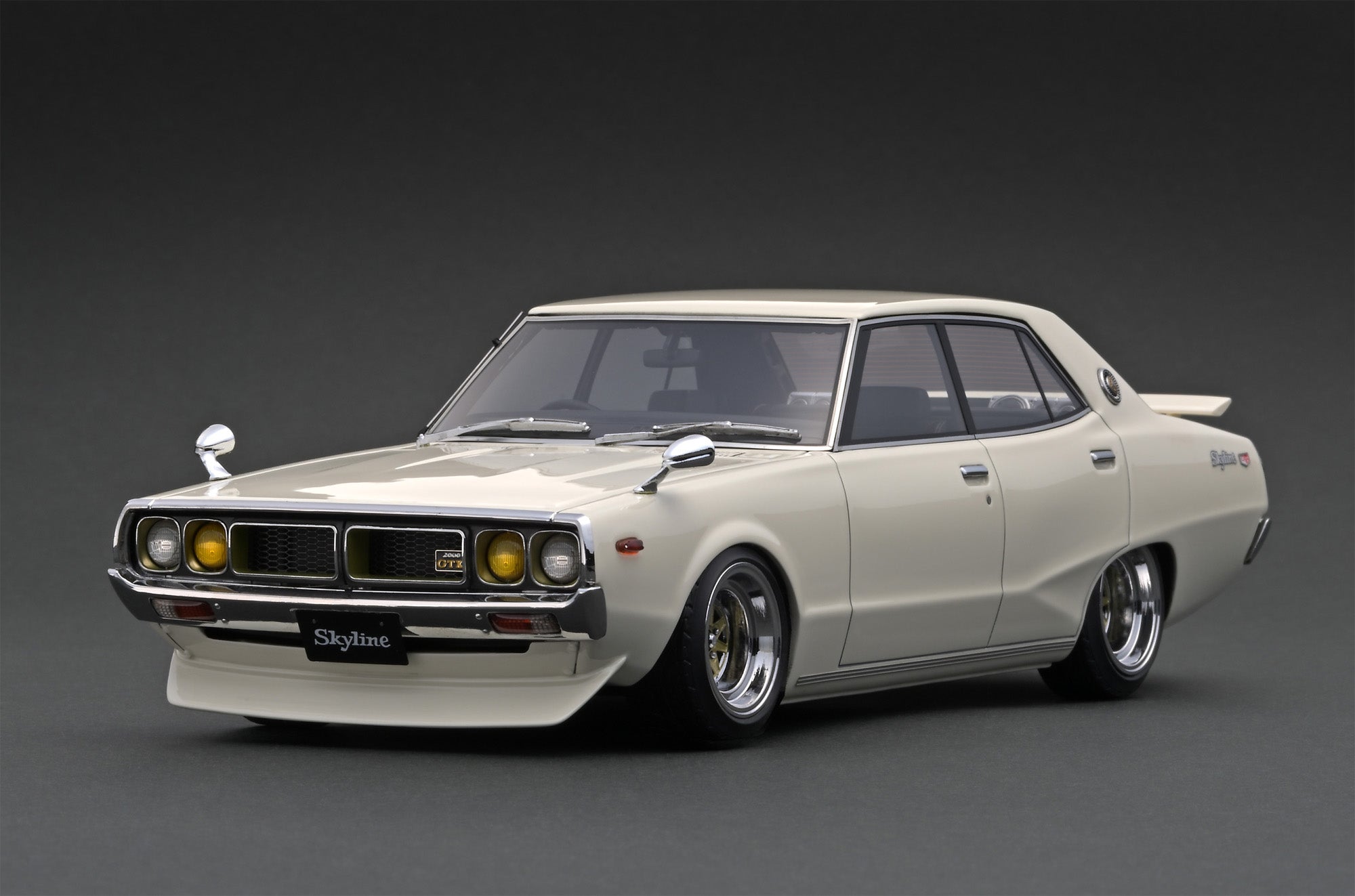IG1979 Nissan Skyline 2000 GT-X (GC110) White – ignition model