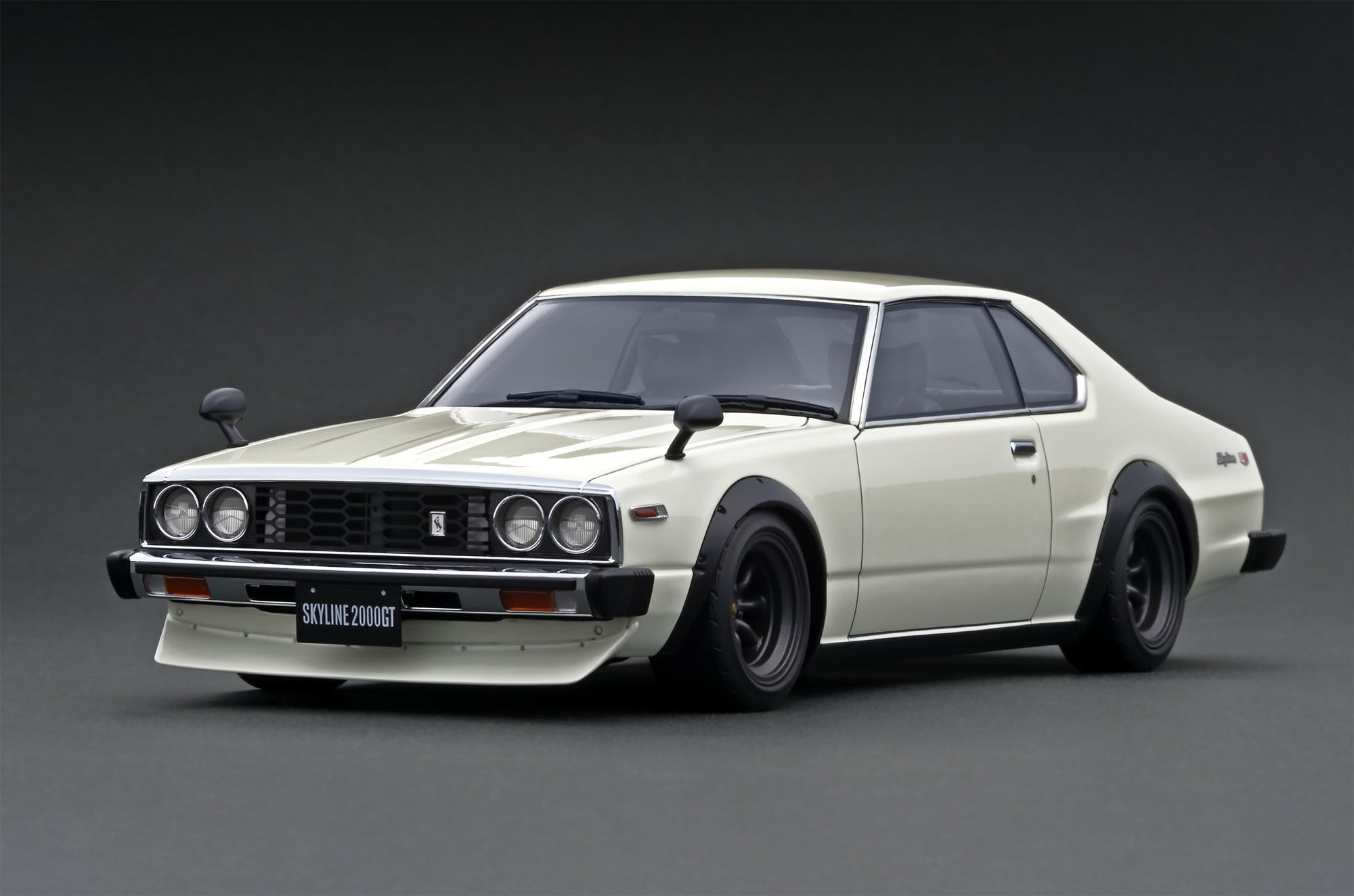 IG2163 Nissan Skyline 2000 GT-ES (C210) White – ignition model