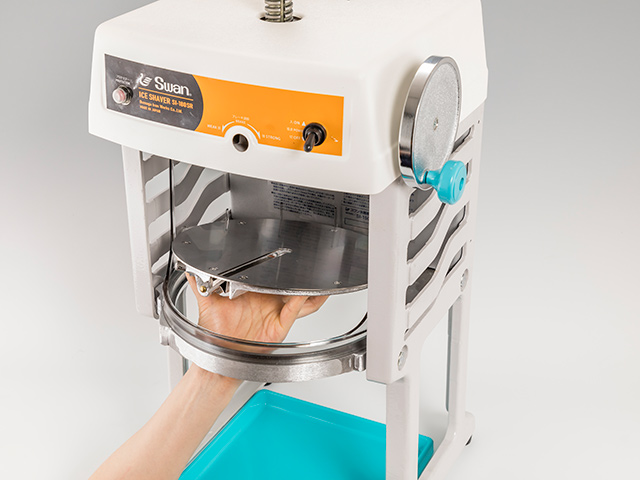 ブロック氷専用氷削機 | Swan | 製品情報 | 池永鉄工株式会社