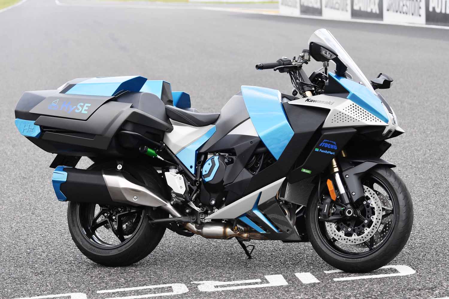 カワサキが水素エンジンのバイクをお披露目！ 市販化は2030年を目処