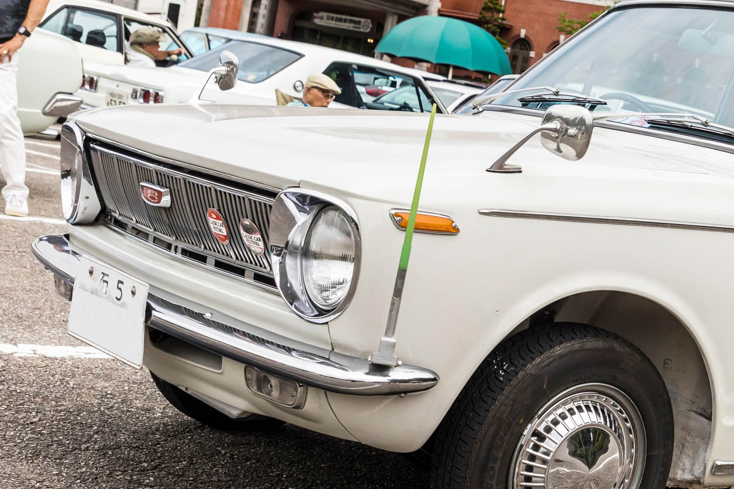 親子2代で56年前に新車購入したトヨタ初代「カローラ」に乗り続ける