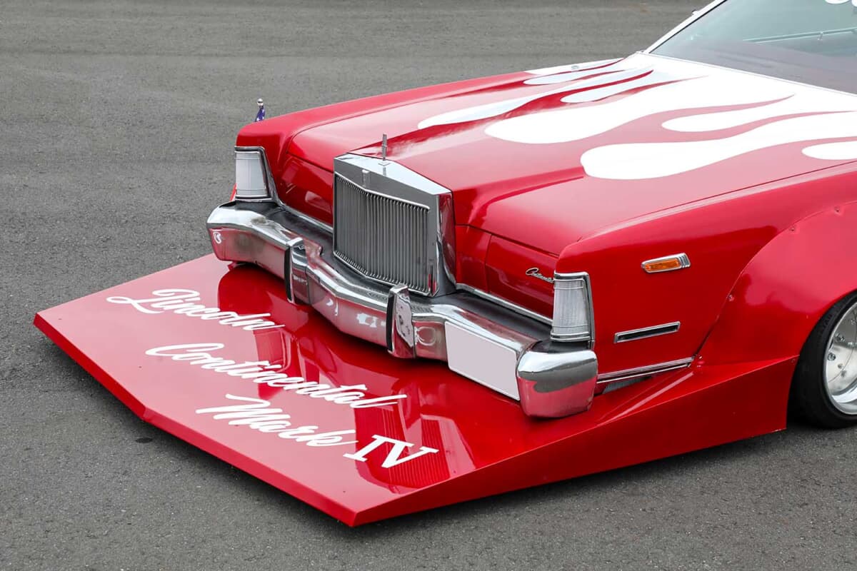 SNSやYouTubeで話題沸騰！ 昭和街道レーサー仕様のリンカーン