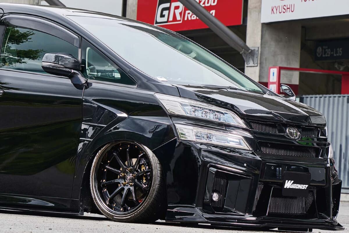 あえて「アルファード」ではなく「ヴェルファイア」でカスタムする訳と