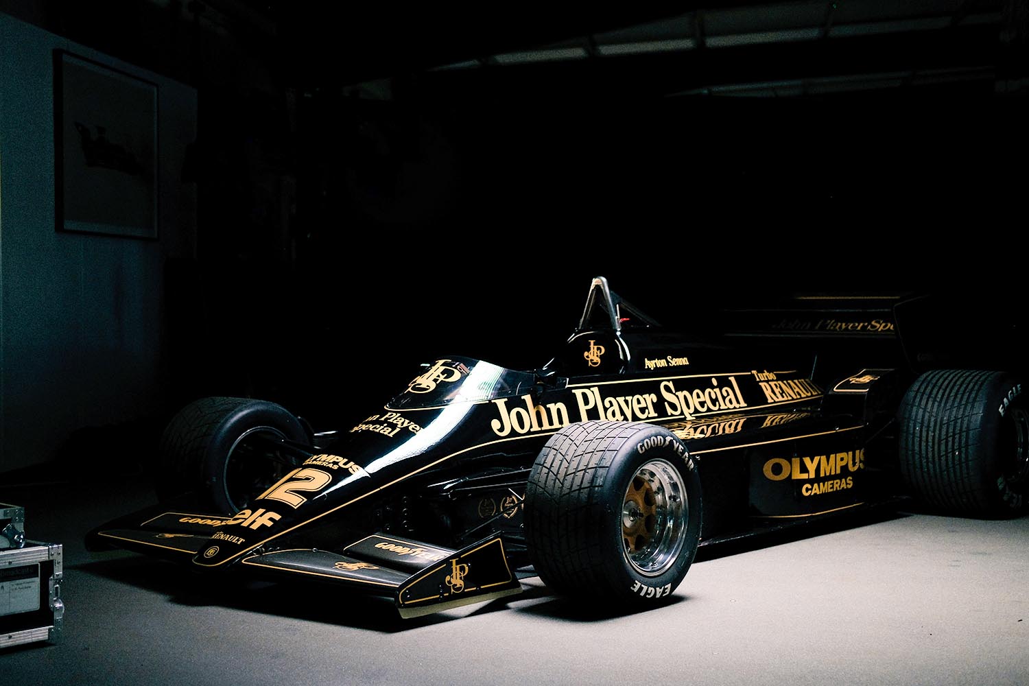 アイルトン・セナのF1初勝利を果たしたロータス「97T」が走った！ 伝説