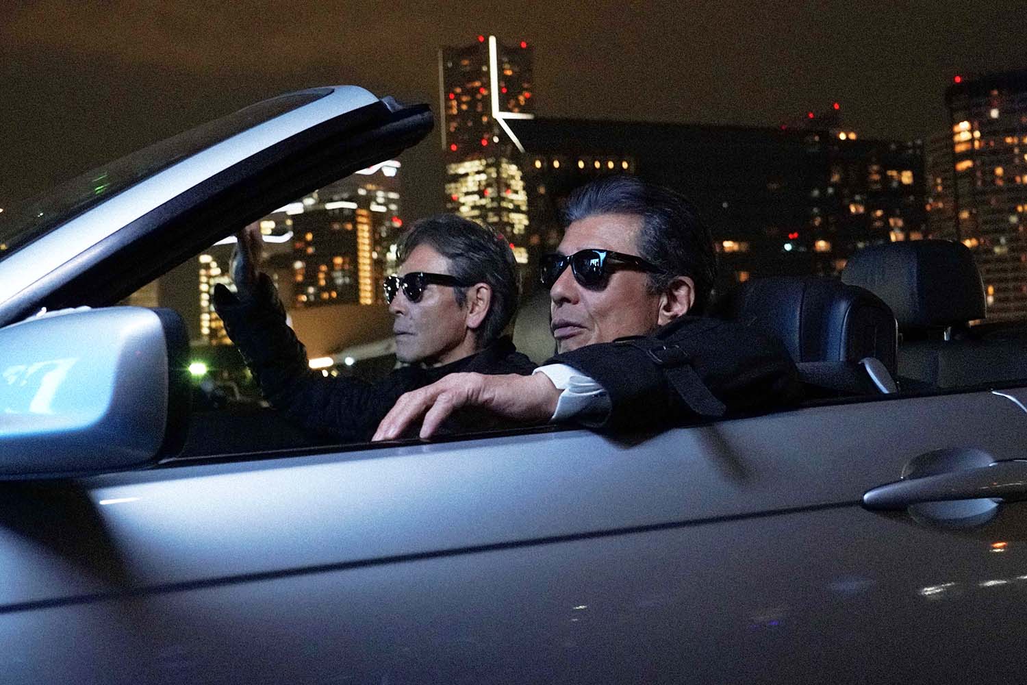 帰ってきた あぶない刑事』は5月24日公開！ 舞台は横浜、手放し運転で