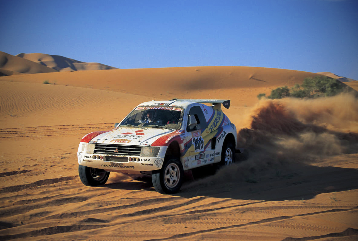 中東が舞台なのにダカールラリー！ パジェロの活躍で日本でも大