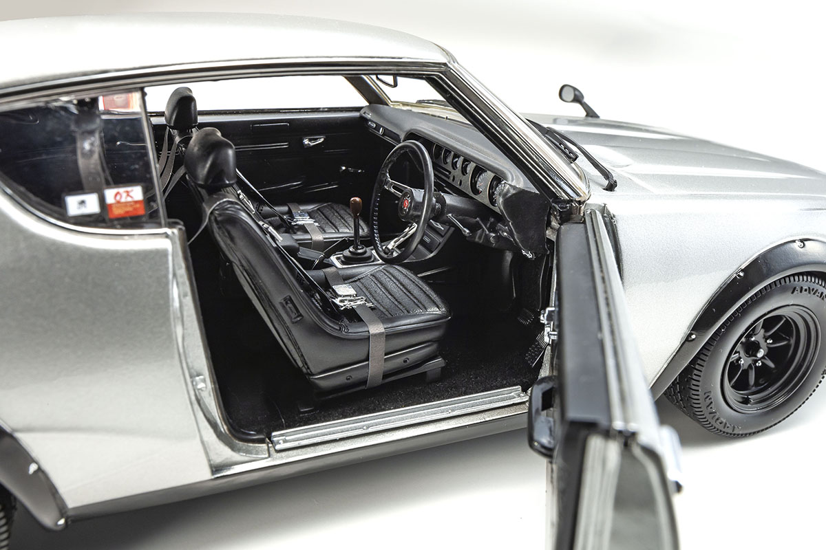 車高短＆チンスポ装着のストリート仕様がモデル化！ 京商から1/18