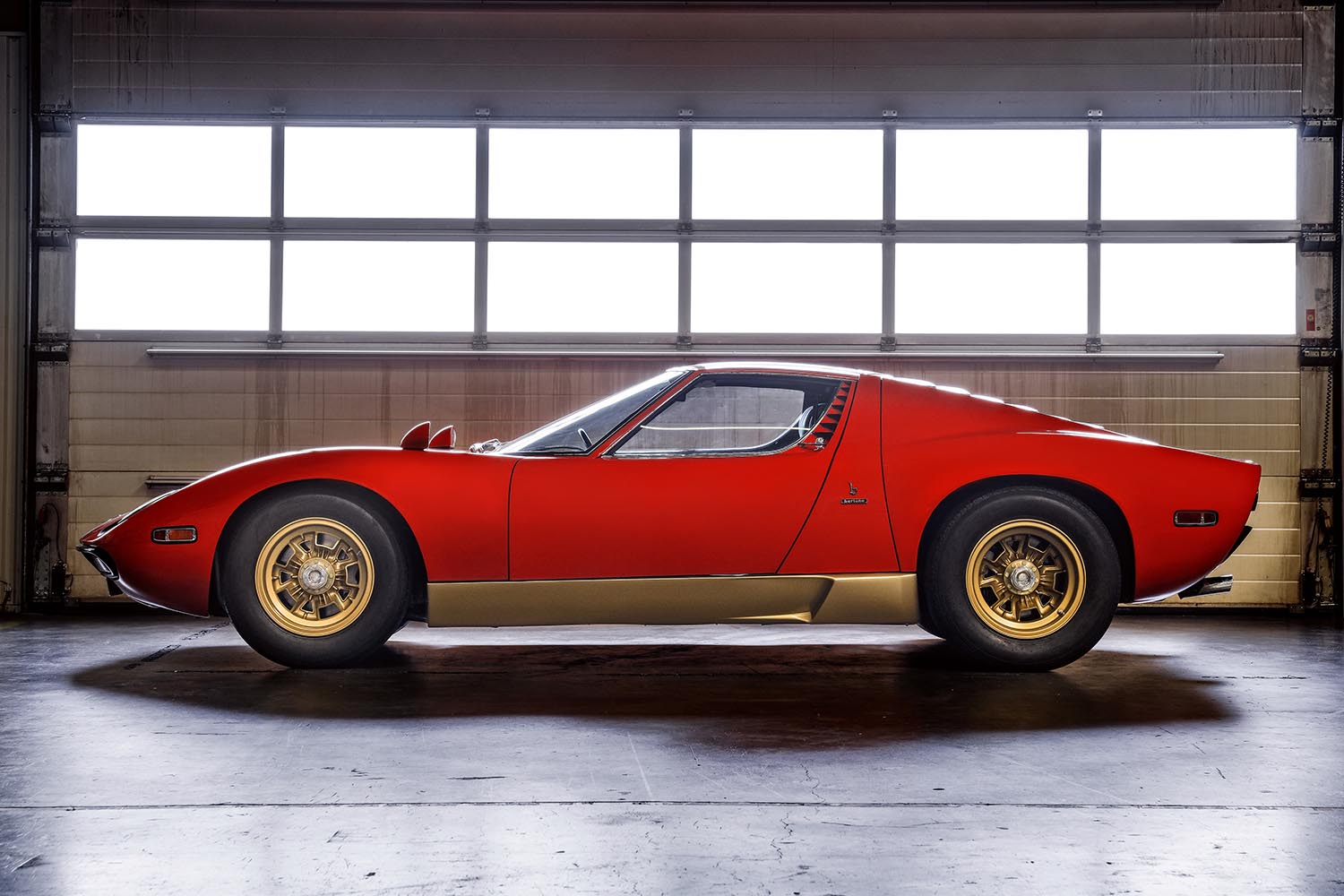 3億5000万円でランボルギーニ「ミウラ」が落札！ 復刻「カウンタック