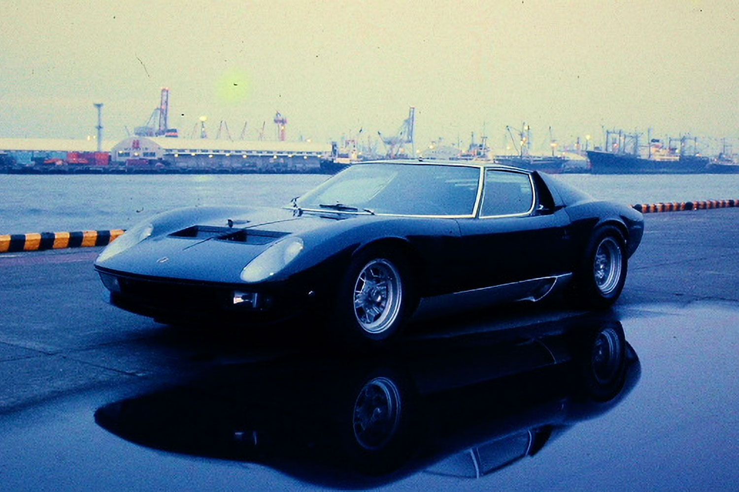 スーパーカーブーム時代に注目を浴びた1台！ 突如日本に入ってきた