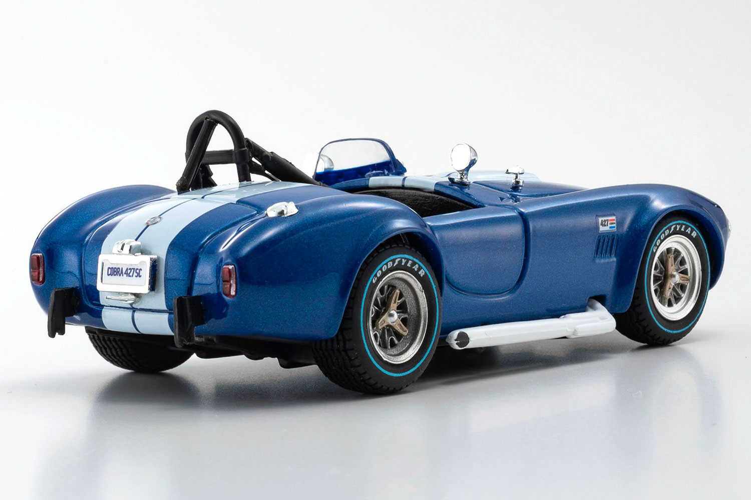 30年ぶりに刷新！ 京商「シェルビー コブラ427S/C」は「ノーマル」と