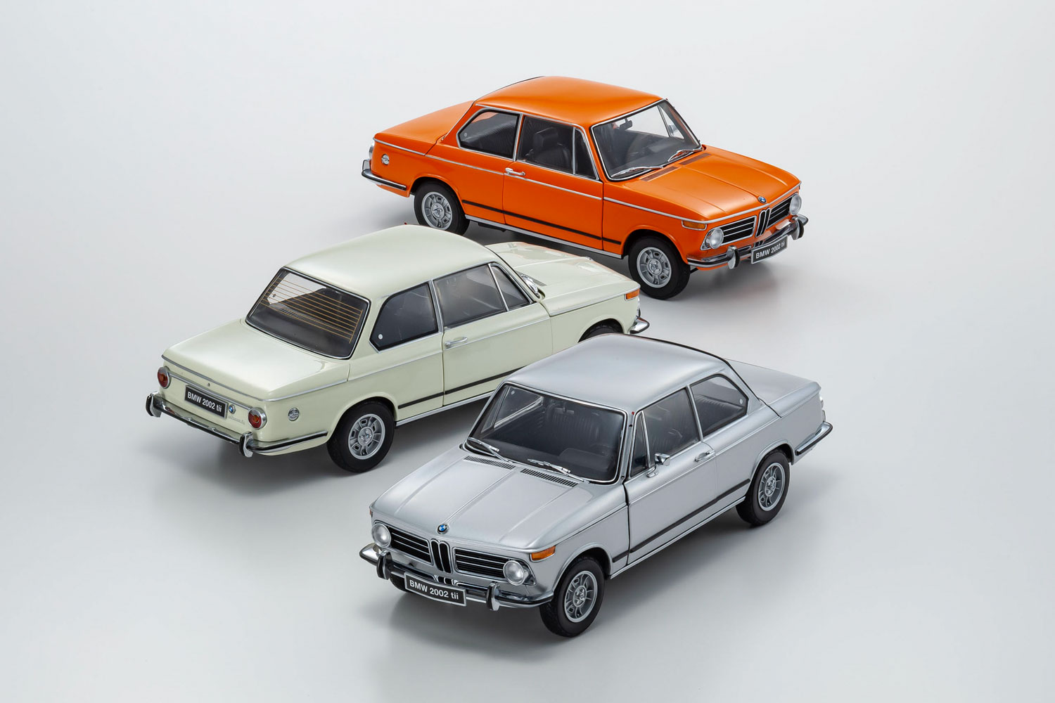 21年ぶりに再販！ 京商から「1/18スケール BMW2002tii」が登場