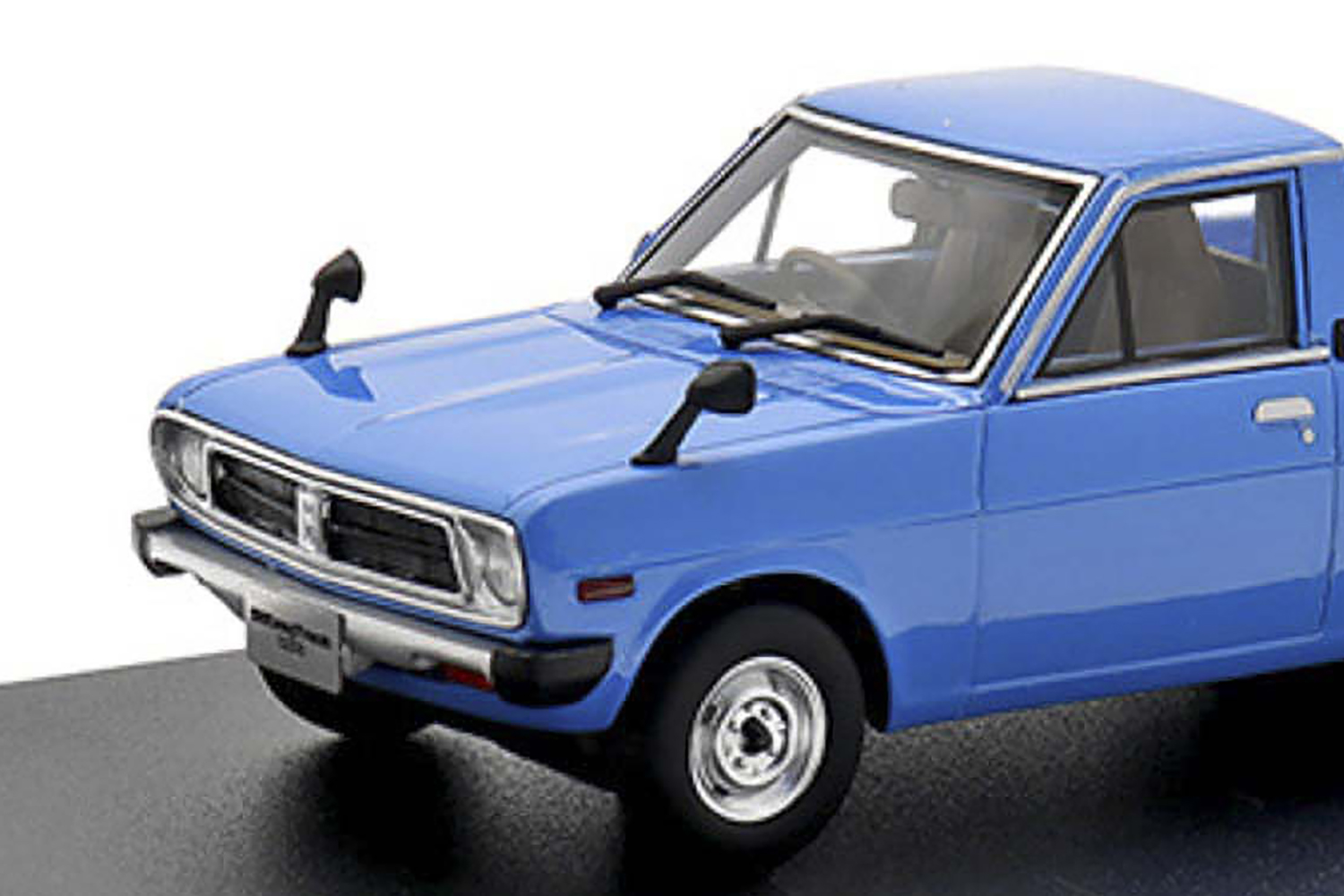 ありそうでなかった「サニトラ」の1/43スケールミニカー誕生！ 9800円